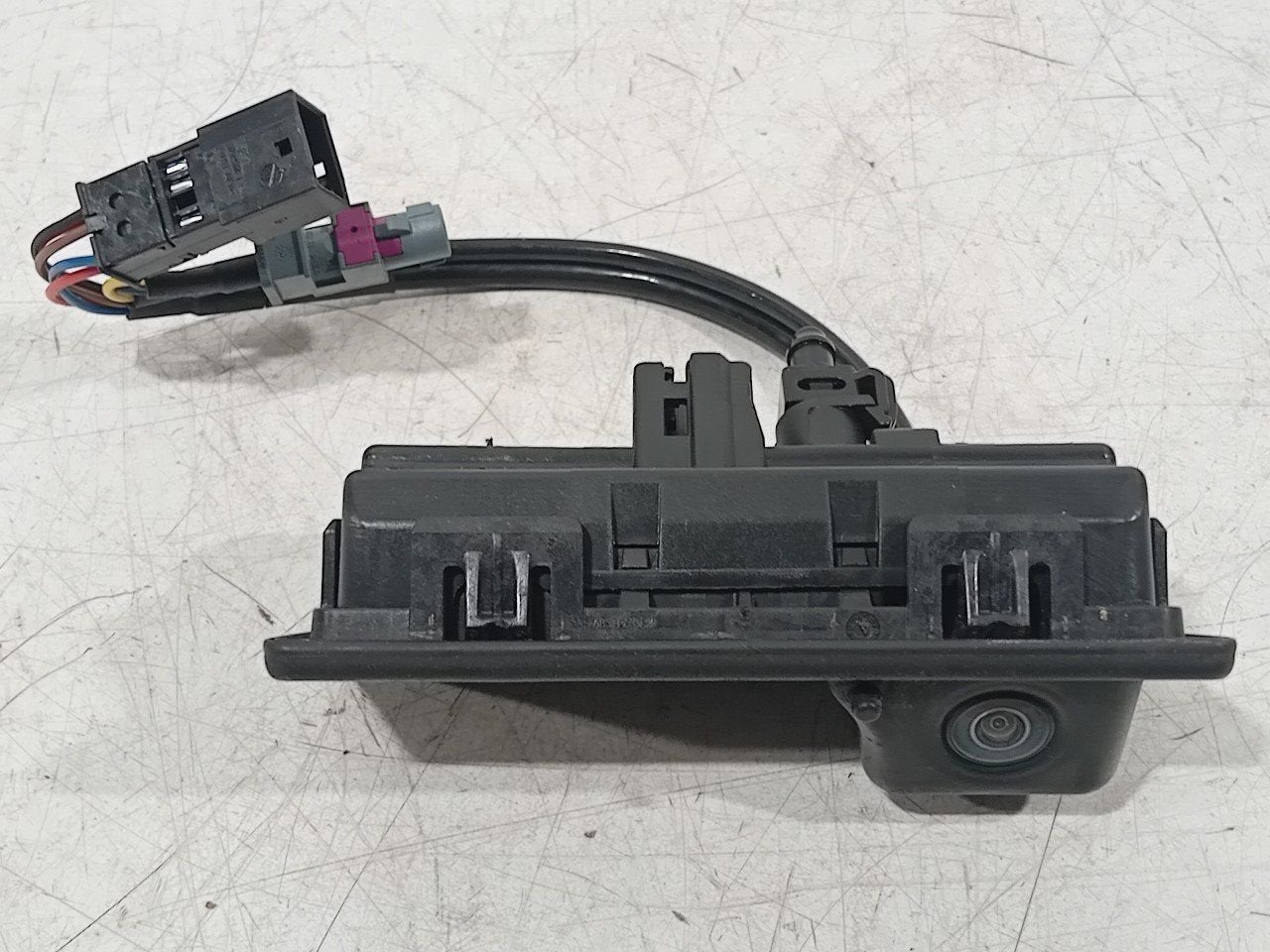 Camera achter Volkswagen Tiguan, Auto-onderdelen, Onderdelen@venauto.nl, Van der Ven Autorecycling B.V., Gebruikt, Ettenseweg 76, 4706 PB Roosendaal, The Netherlands