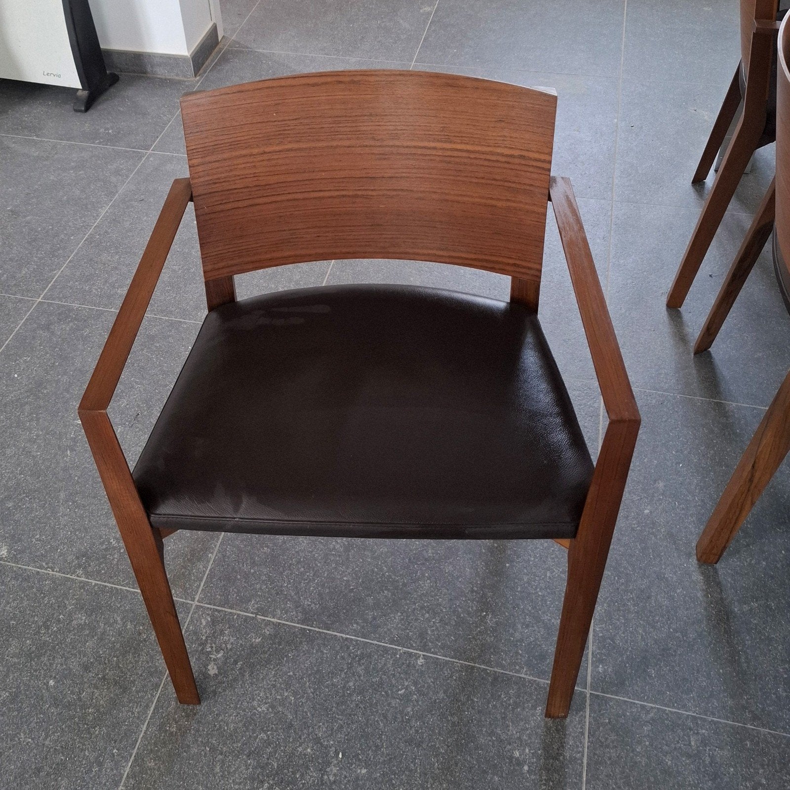 6 chaises Porro Design, Enlèvement