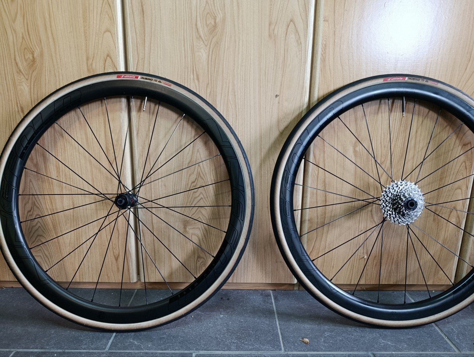 9 the Wave Avalon 38 dt Swiss 240, Fietsen en Brommers, Ophalen