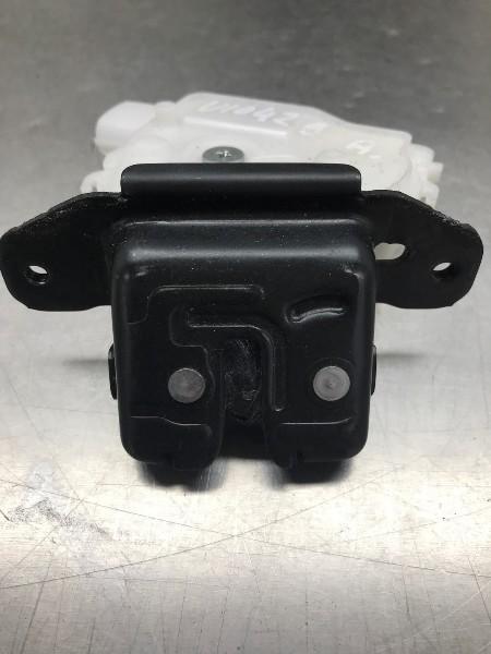 DIVERS VEROUILLAGE Toyota Yaris III (P13) (01-2010/09-2020), Dhr. M. Roggen, Toyota, Stadsweg 37 37
9917 PV  WIRDUM GR., NL, Utilisé
