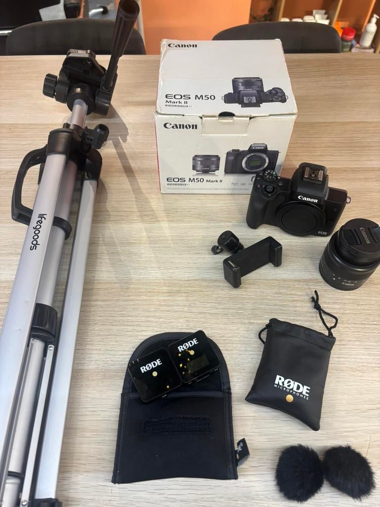 Canon EOS M50 Mark 2, TV, Hi-fi & Vidéo, Matériel d'optique | Télescopes, Enlèvement ou Envoi, Comme neuf, Avec trépied