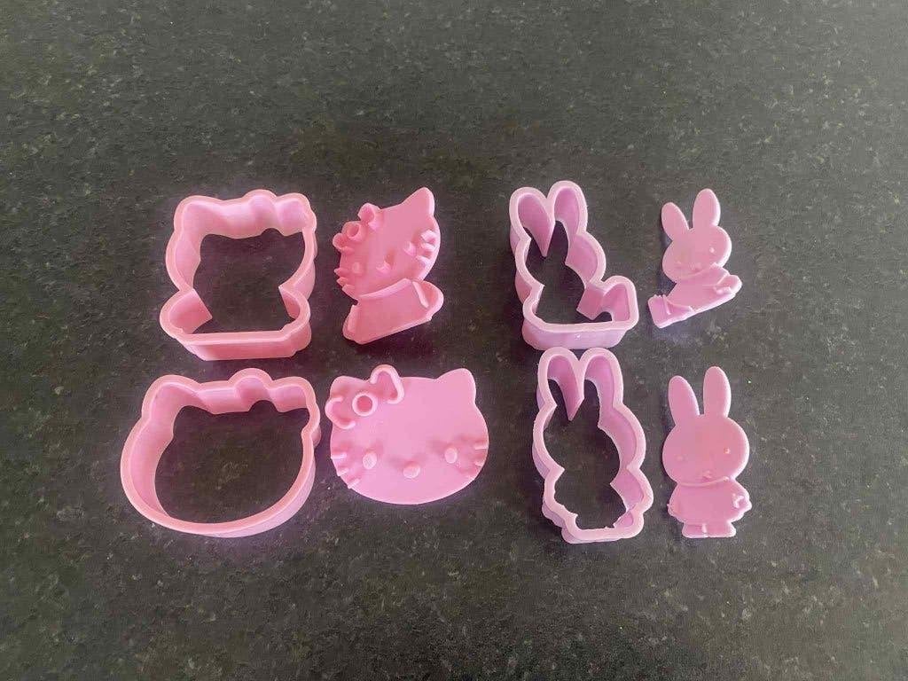 Uitstekers voor koekjes  - Hello Kitty / nijntje (4 stuks), Ophalen of Verzenden, Gebruikt, Taarten of Cupcakes, Versiering