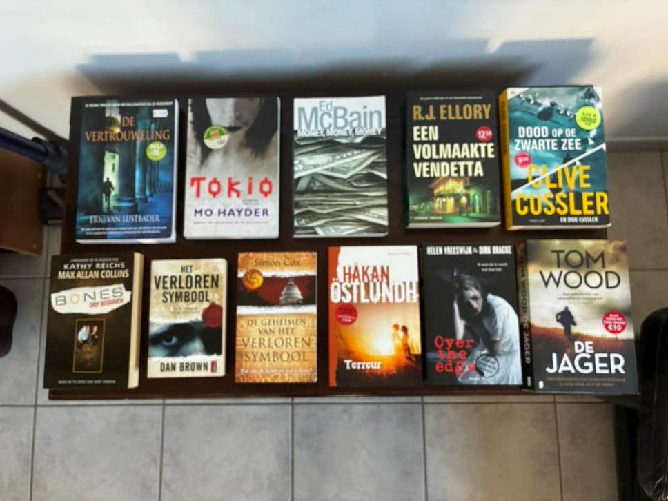 Nederlandse talige boeken, Boeken, Film, Tv en Media, Ophalen of Verzenden, Zo goed als nieuw