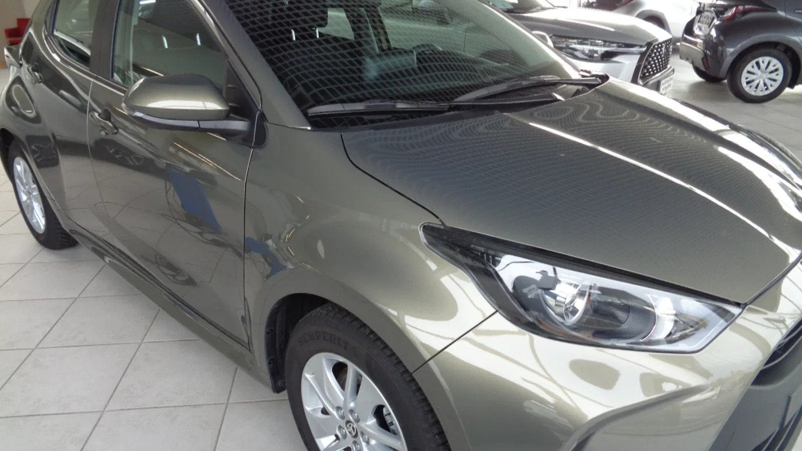 Toyota Yaris DYNAMIC HYBRIDE (automatique), Autos, Achat, Noir, 5 portes, 5 places