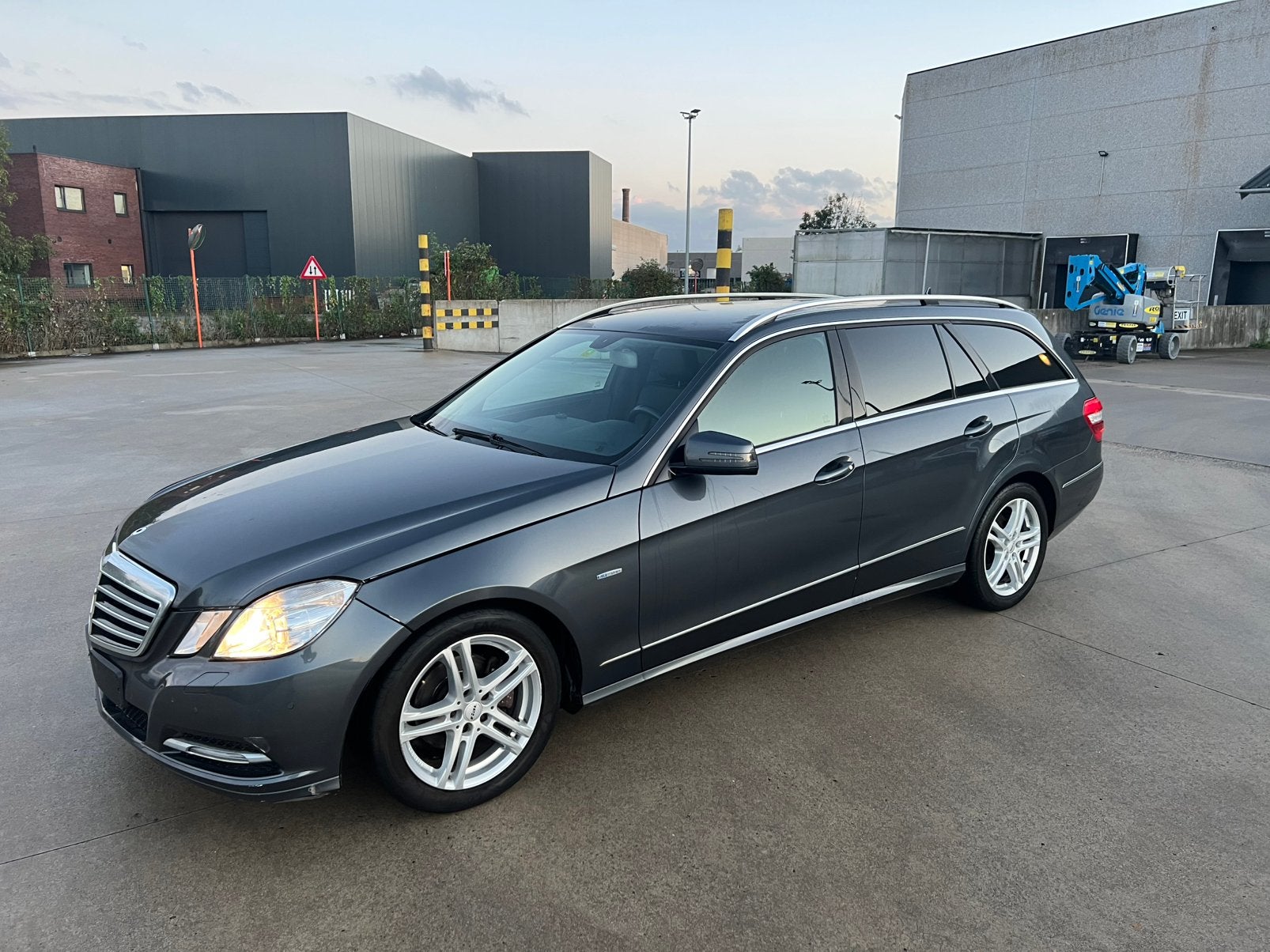 Mercedes E200 CDI , 2012 , 500.000 KM, Auto's, Euro 5, https://public.car-pass.be/vhr/72fa6222-df05-45c6-8dd1-d306b7477b20, Zwart