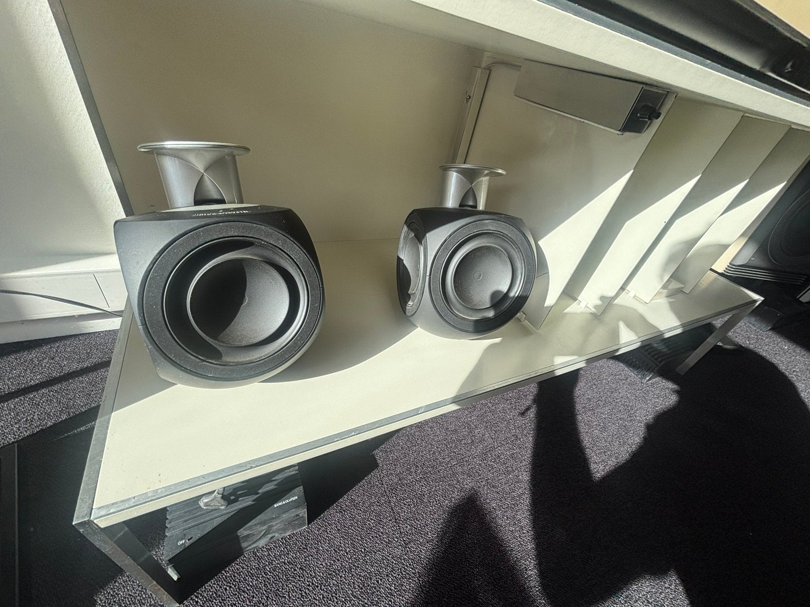 1 Paar Beolab 3 Speakers met muur/ plafond beugels, Audio, Tv en Foto, 150 watt of meer, Stereo speakers, Basreflex, Ophalen of Verzenden