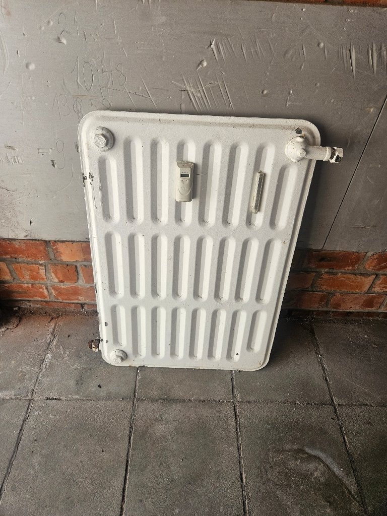 Paneelradiator met thermostatische kraan – 70  57 cm, Ophalen, 30 tot 80 cm, Gebruikt, Radiator