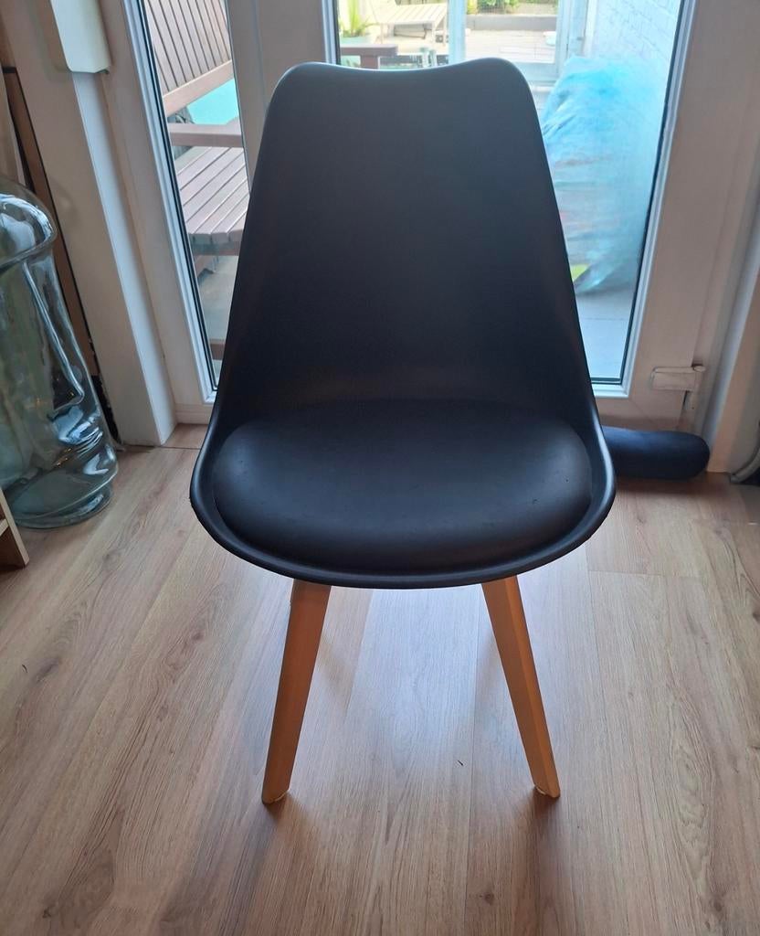 5  Chaises de salle à manger avec pieds en bois en plastique, Enlèvement, Noir
