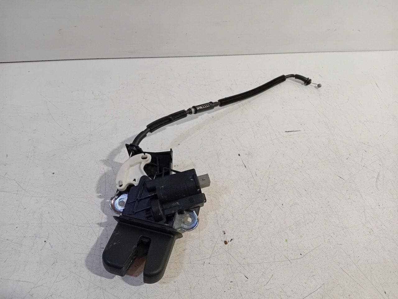 Slot mechaniek kofferdeksel achterklep elektrisch Audi S4, Auto-onderdelen, Onderdelen@venauto.nl, Van der Ven Autorecycling B.V.