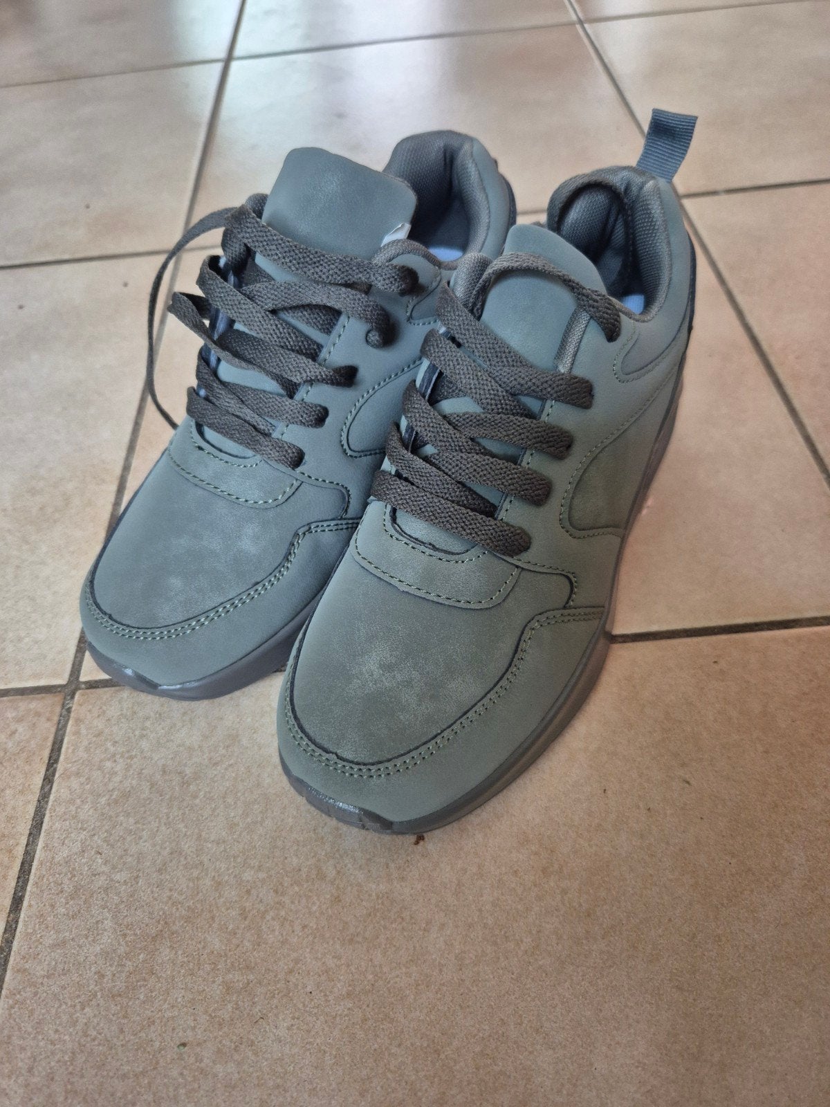 nieuwe schoenen, Neuf, Gris, Sneakers et Baskets, Enlèvement