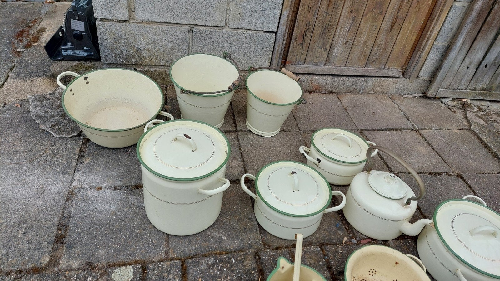 Vaisselles en émail vintage, Enlèvement