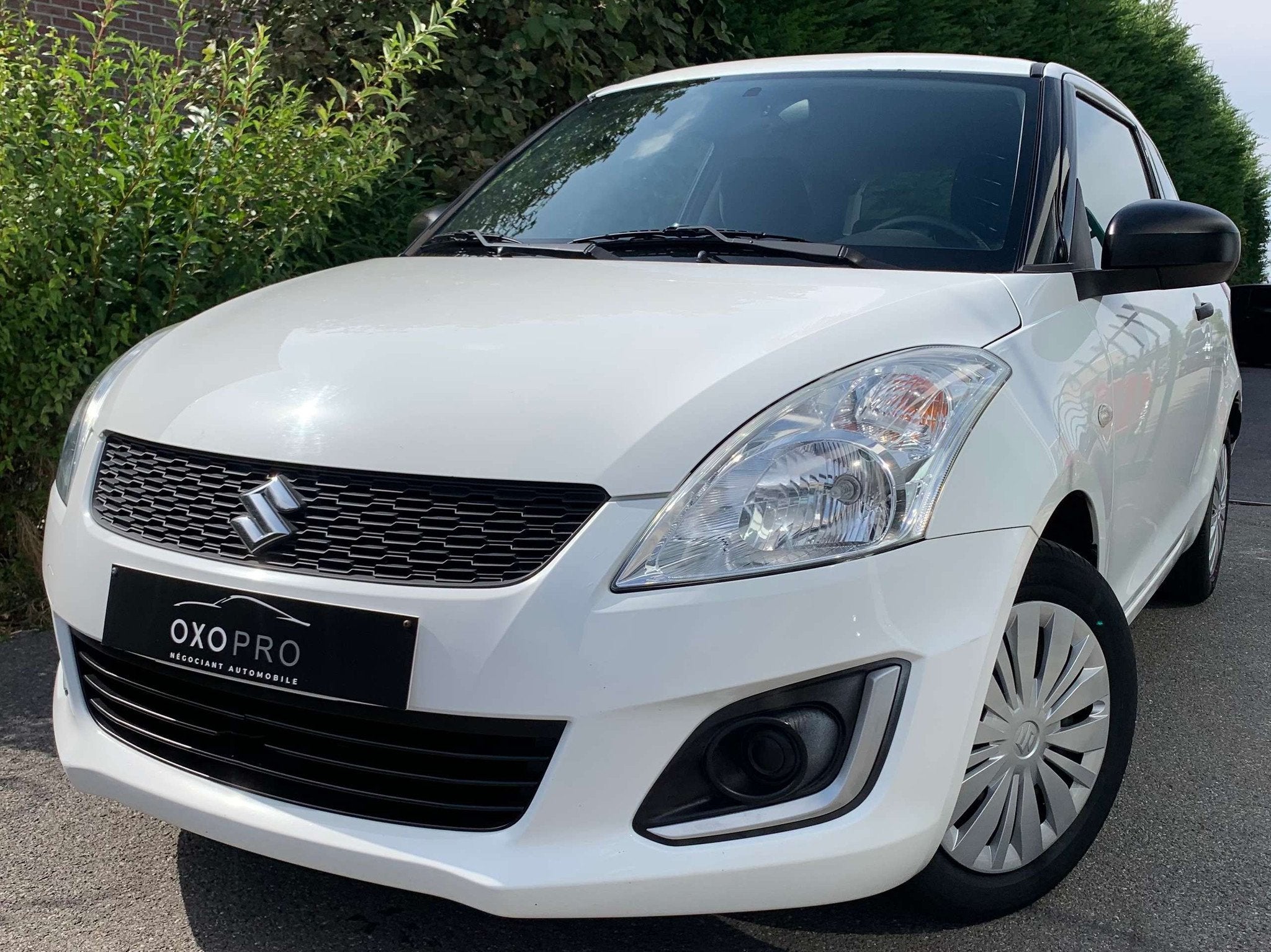 Suzuki Swift 1.2i ESSENCE 94 CV / FACELIFT / FAIBLE KILOMÉT, Auto's, Suzuki, 4 zetels, Stof, Gebruikt, 4 cilinders