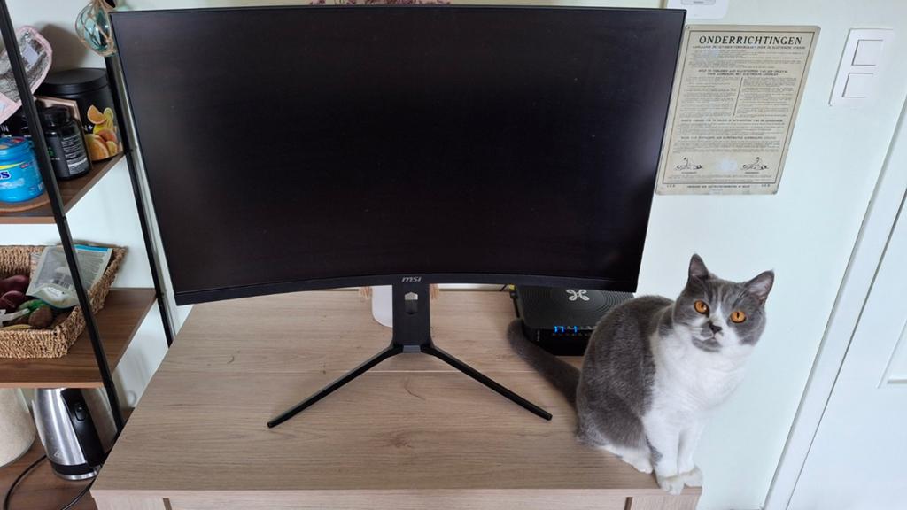 4K Curved 32 inch gaming monitor, Gaming, 3 à 5 ms, Réglable en hauteur, VA