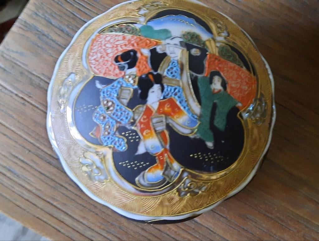 Jarre cloisonnée japonaise, Enlèvement