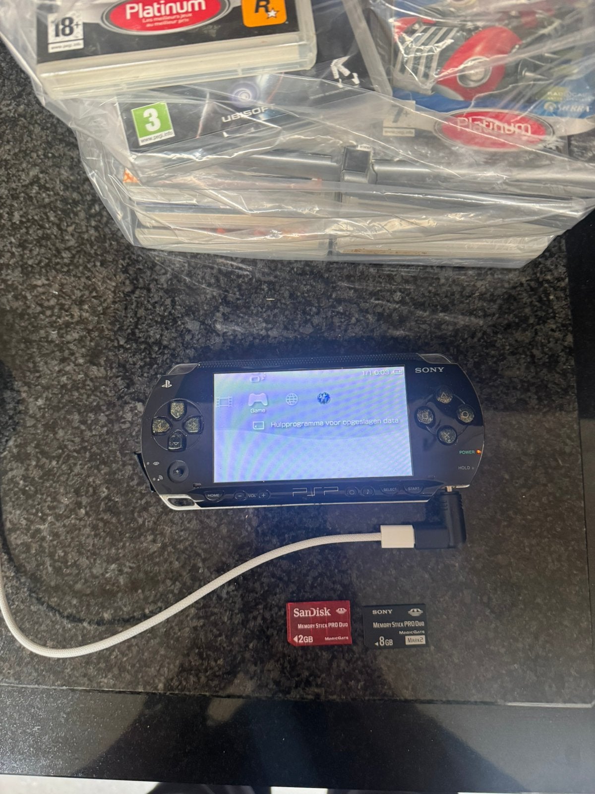 Psp 1000 fat met 18 spelletjes en 2 films., Games en Spelcomputers, Ophalen, Zo goed als nieuw, PSP
