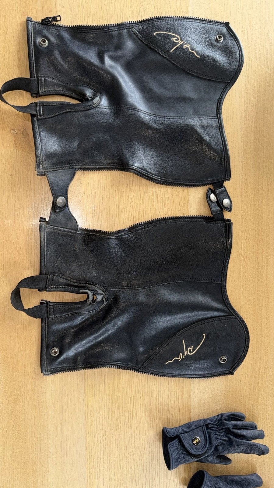 Chap en handschoenen, Ophalen
