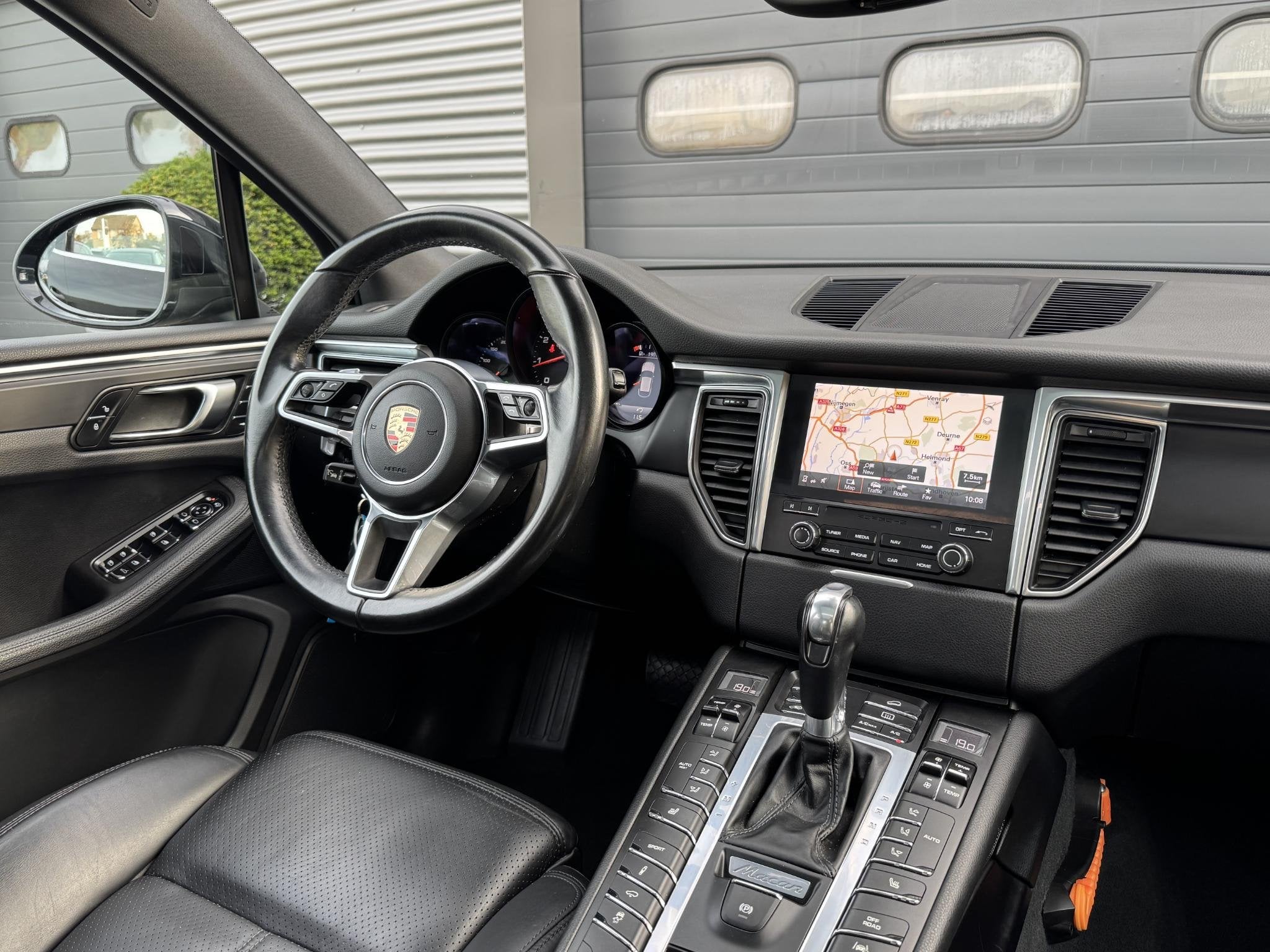 Porsche Macan 2.0 | Panoramadak | Adaptive Cruise Control |, Auto's, Gebruikt, 4 cilinders, Zwart, Bedrijf