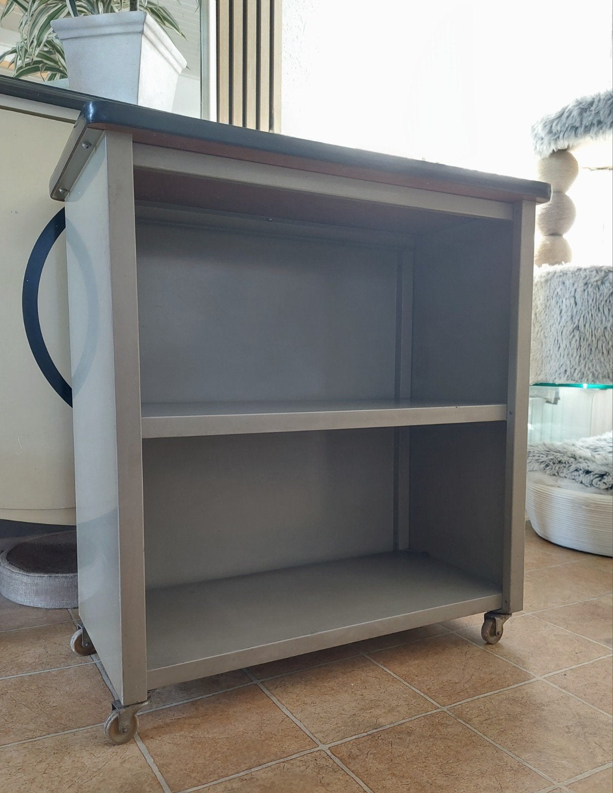 Meuble d'appoint en métal, Enlèvement