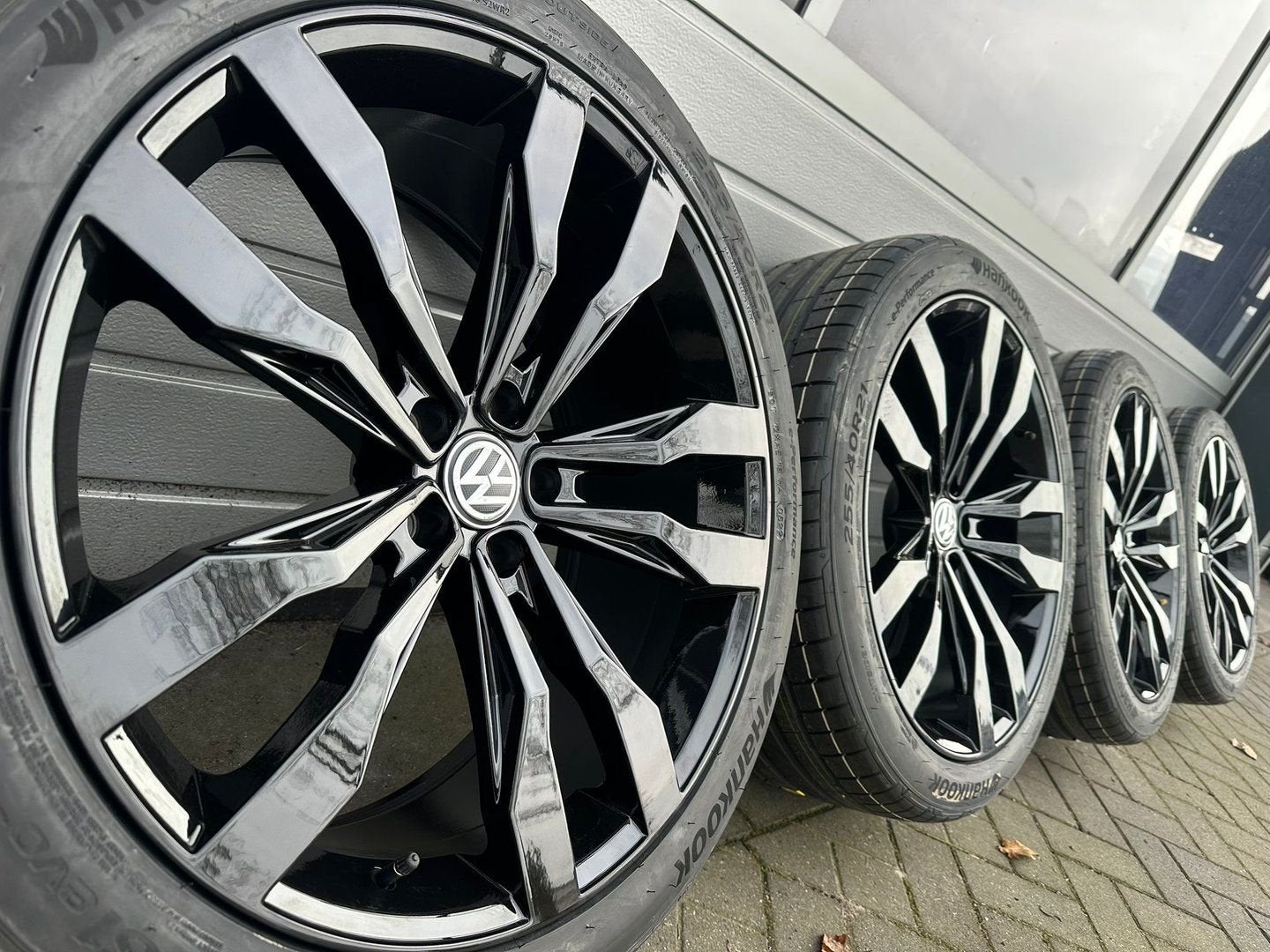 21 Volkswagen Tiguan Touareg CR Suzuka R-line Tayron velgen, 255 mm, -, -, Banden en Velgen
