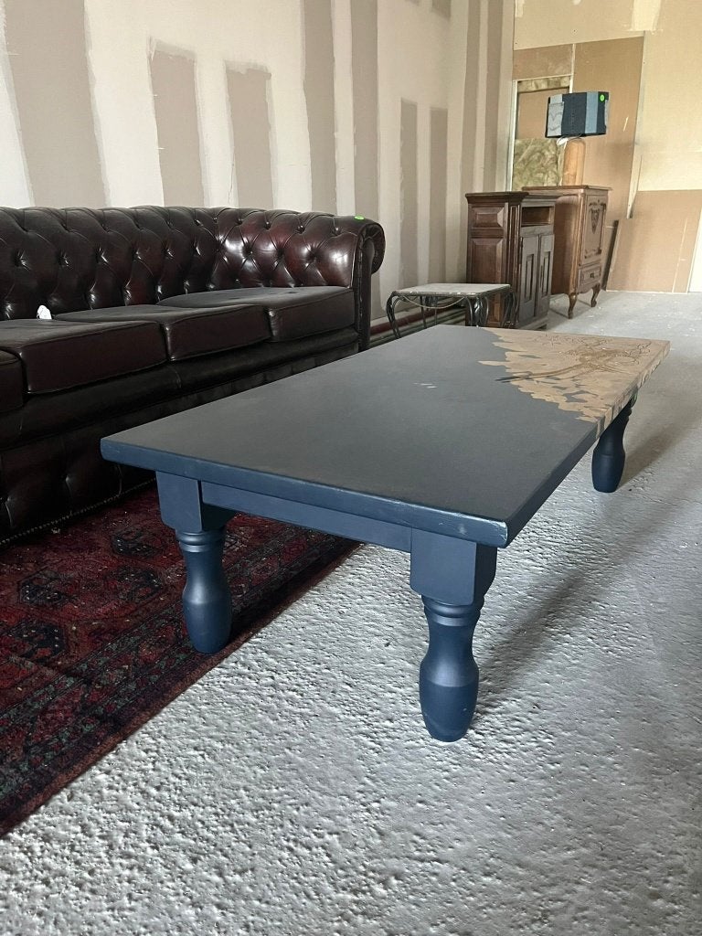 Houten salontafel met gouden detail, Ophalen, 100 tot 150 cm, 50 tot 100 cm, Zo goed als nieuw