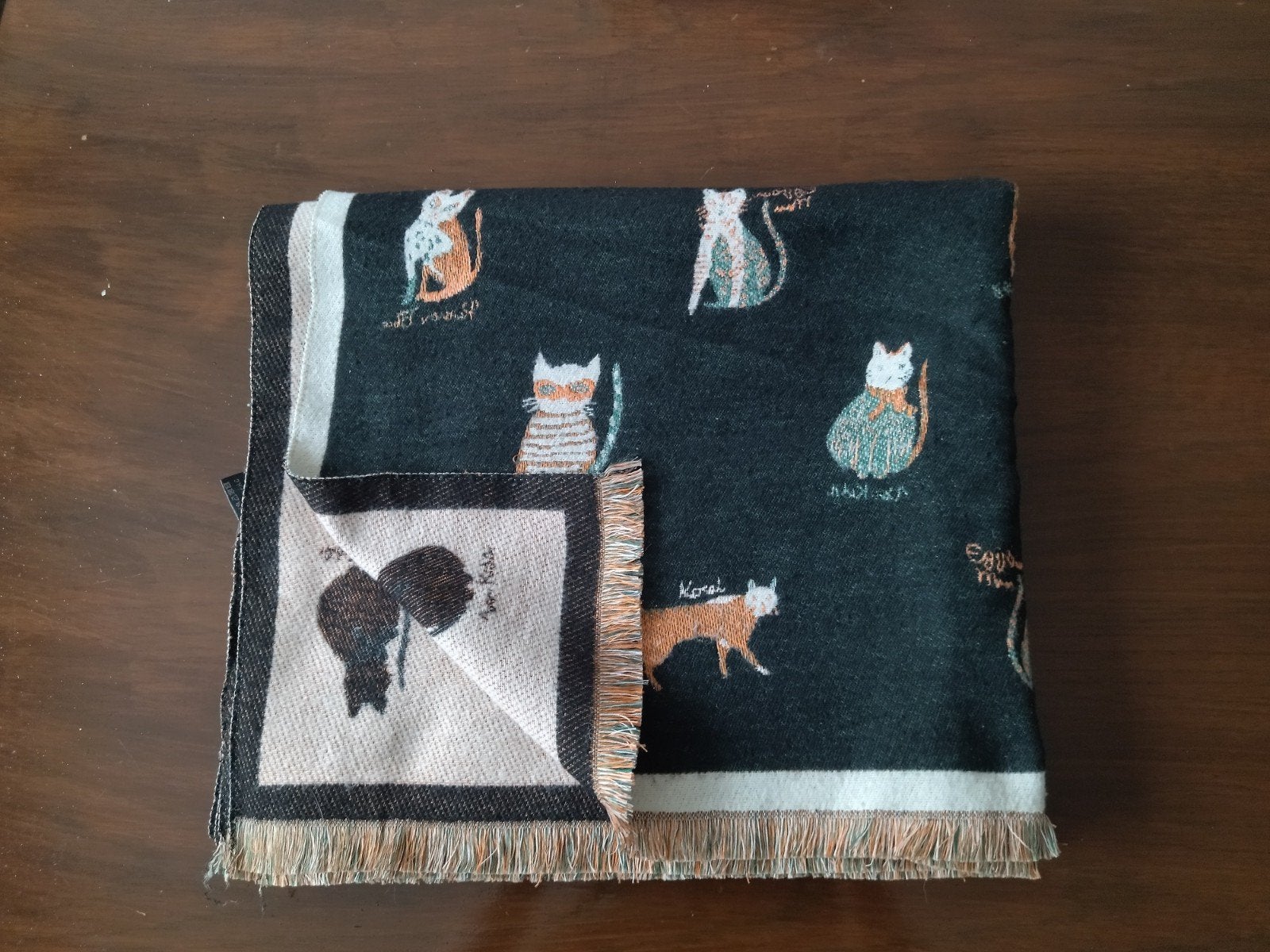 mooie grote omkeerbare sjaal met stijlvol kattenpatroon, Handtassen en Accessoires, Beautycases, Ophalen of Verzenden, Beige