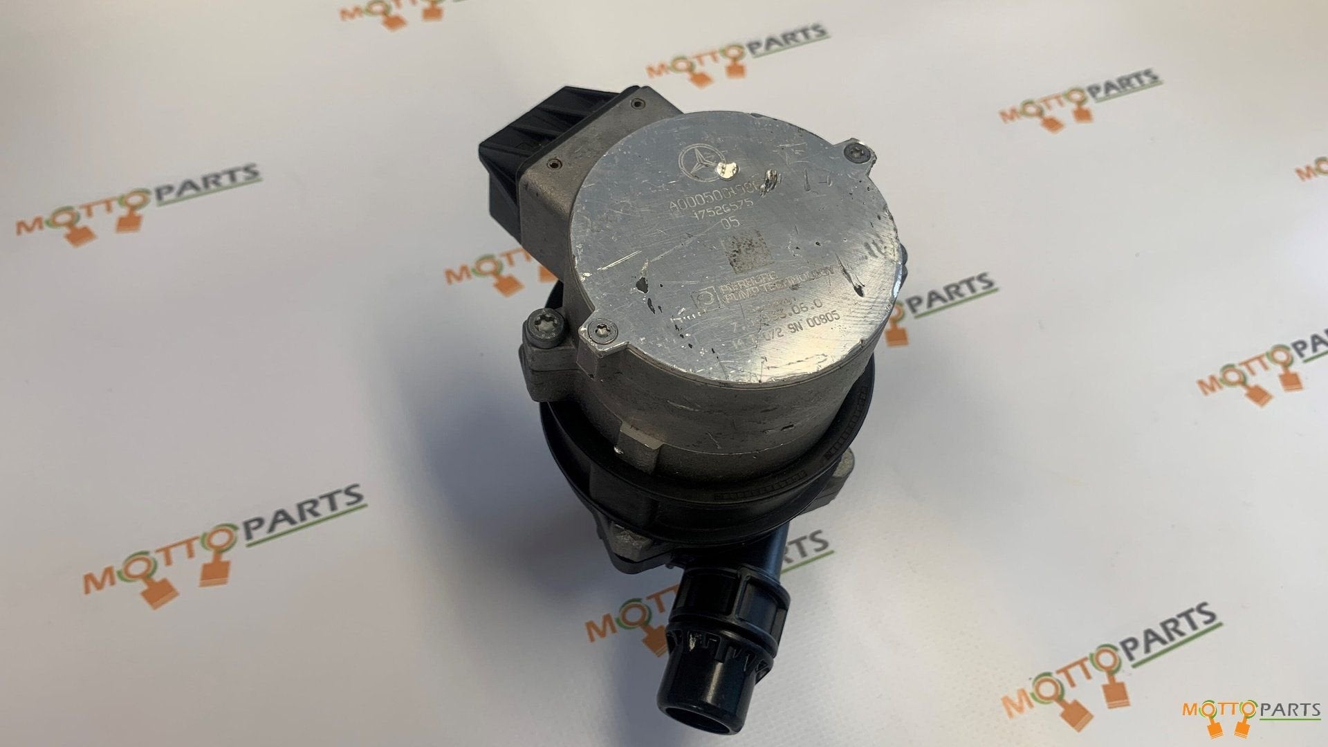 Mercedes Extra Waterpomp A C CLA GLC Klas W205 A0005001986, Gebruikt, -, Ophalen of Verzenden, -