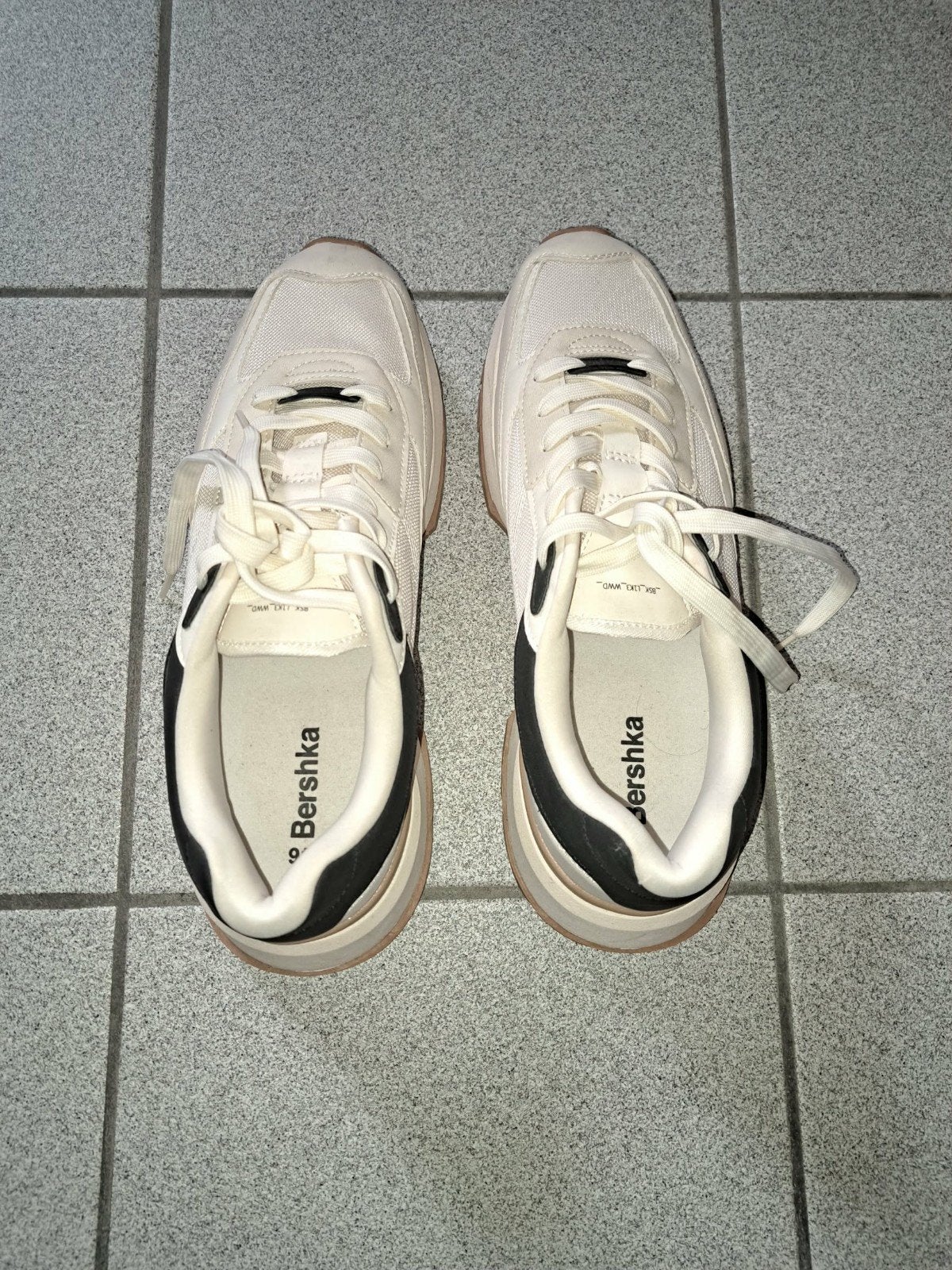Chaussures Bershka pour homme, Vêtements | Hommes, Chaussures, Enlèvement, Comme neuf