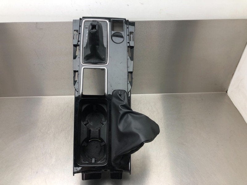 MIDDENCONSOLE Mitsubishi Eclipse Cross (GK / GL) (01-2017/-), Gebruikt, Mitsubishi