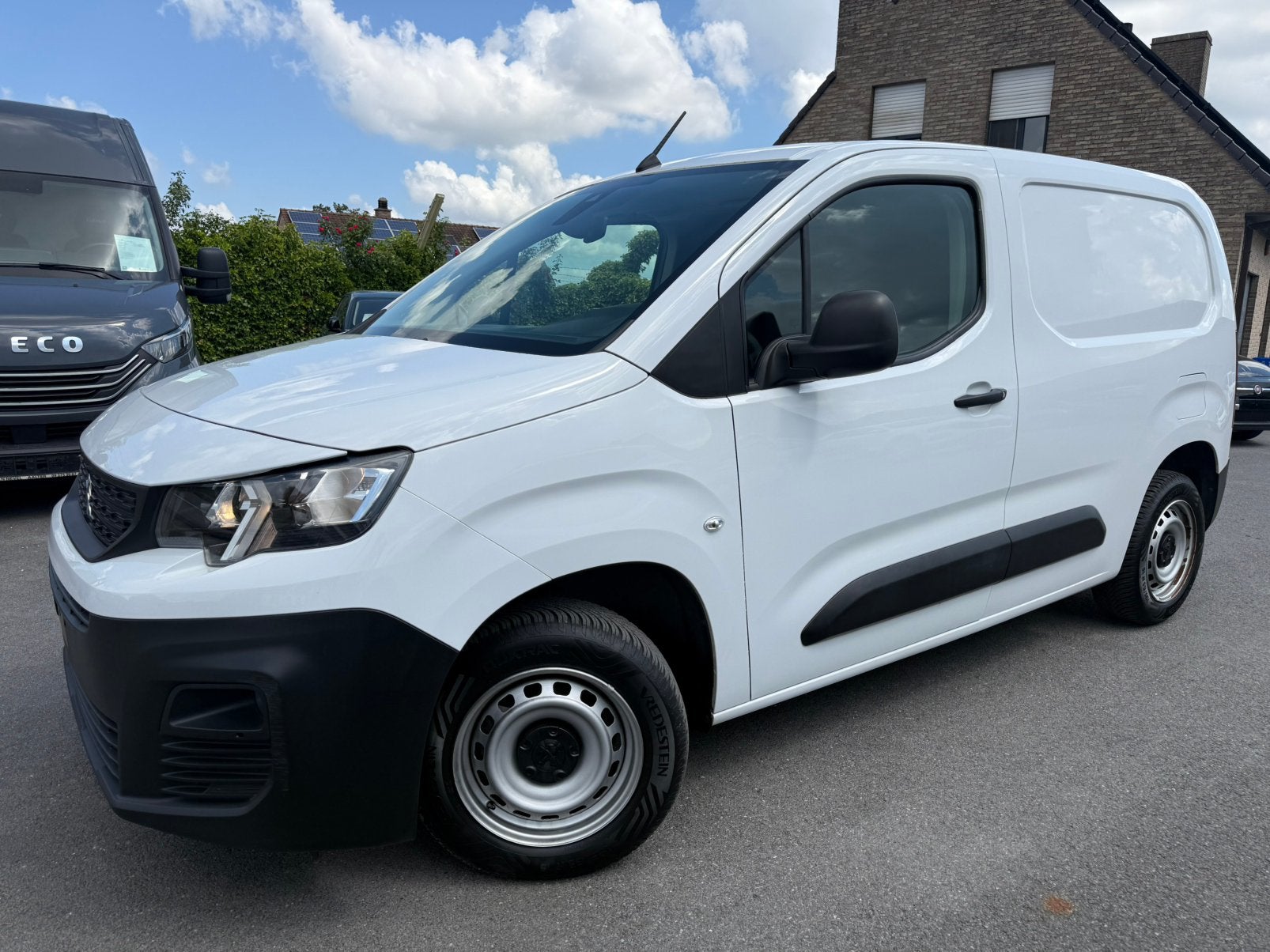 Peugeot Partner 1.2 Benzine / CarPlay / 12.388 + BTW/TVA, Auto's, Peugeot, Bedrijf, Te koop, Partner, Airbags, Airconditioning