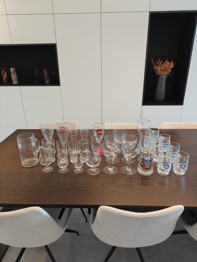 Lot bierglazen en Duitse bierpullen – verzameling 30 stuks, Verzamelen, Ophalen, Zo goed als nieuw