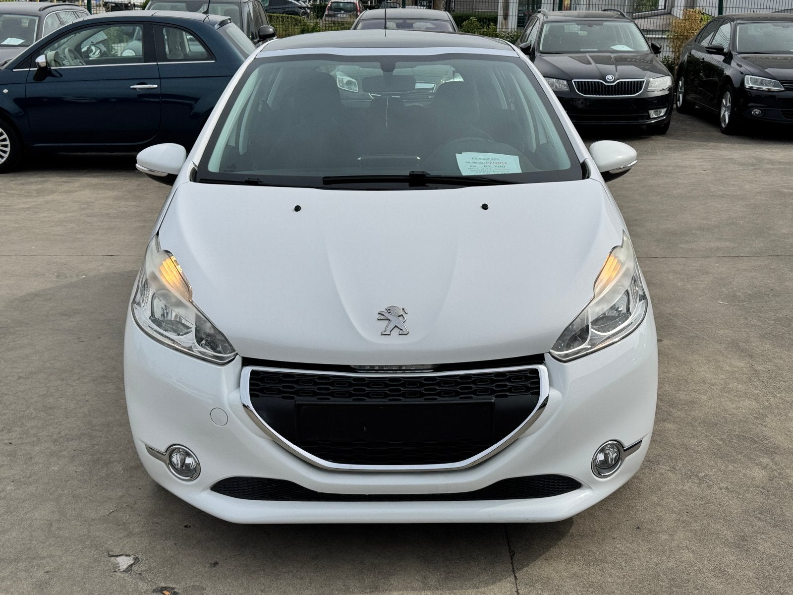 Peugeot 208 1.4L Benzine Met  68000 KLM, Auto's, Euro 5, Zwart, Wit, Bedrijf