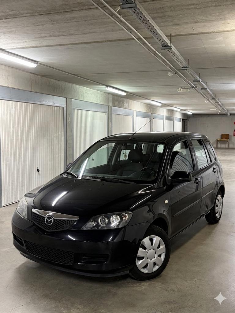 Mazda 2 1.4 benzine Met Verkoops Keuring!!, Auto's, Mazda, Voorwielaandrijving, Zwart, 4 cilinders, Zwart