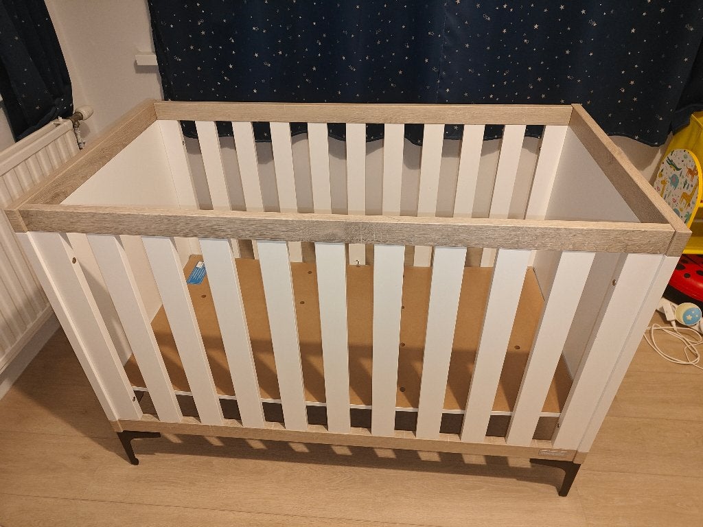 Interbaby Ledikant 60 x 120 cm + Matras (Merk ABZ), Ophalen, Zo goed als nieuw, Ledikant