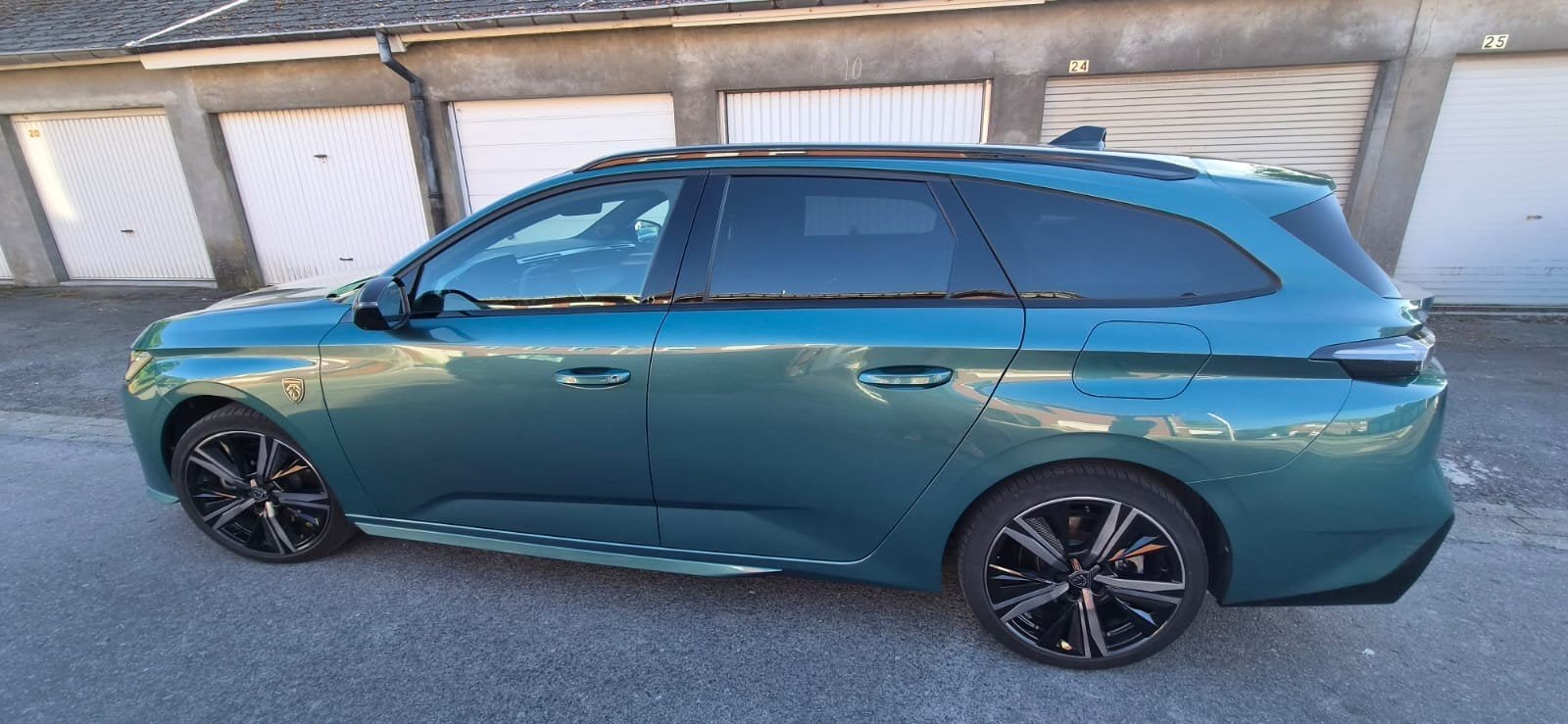 peugeot 308 GT  sw 195cv hybride essence  plug in, Autos, Achat, Carnet d'entretien, Alcantara, Bleu