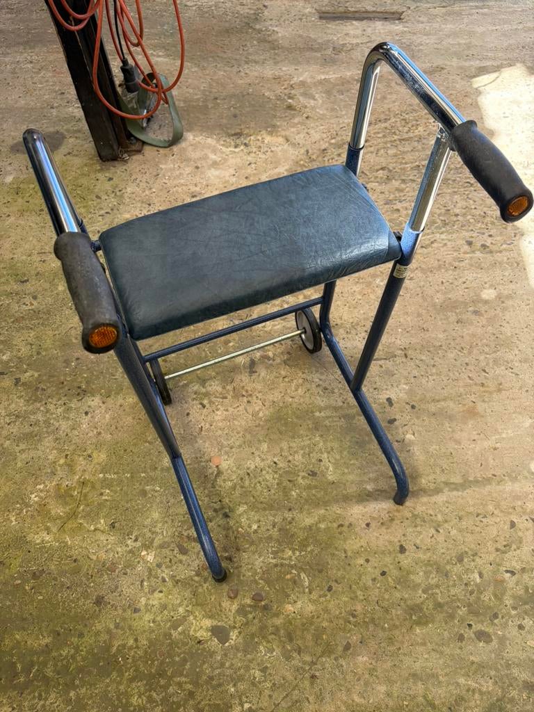 Rollator(met vaste voet), Ophalen, Zo goed als nieuw