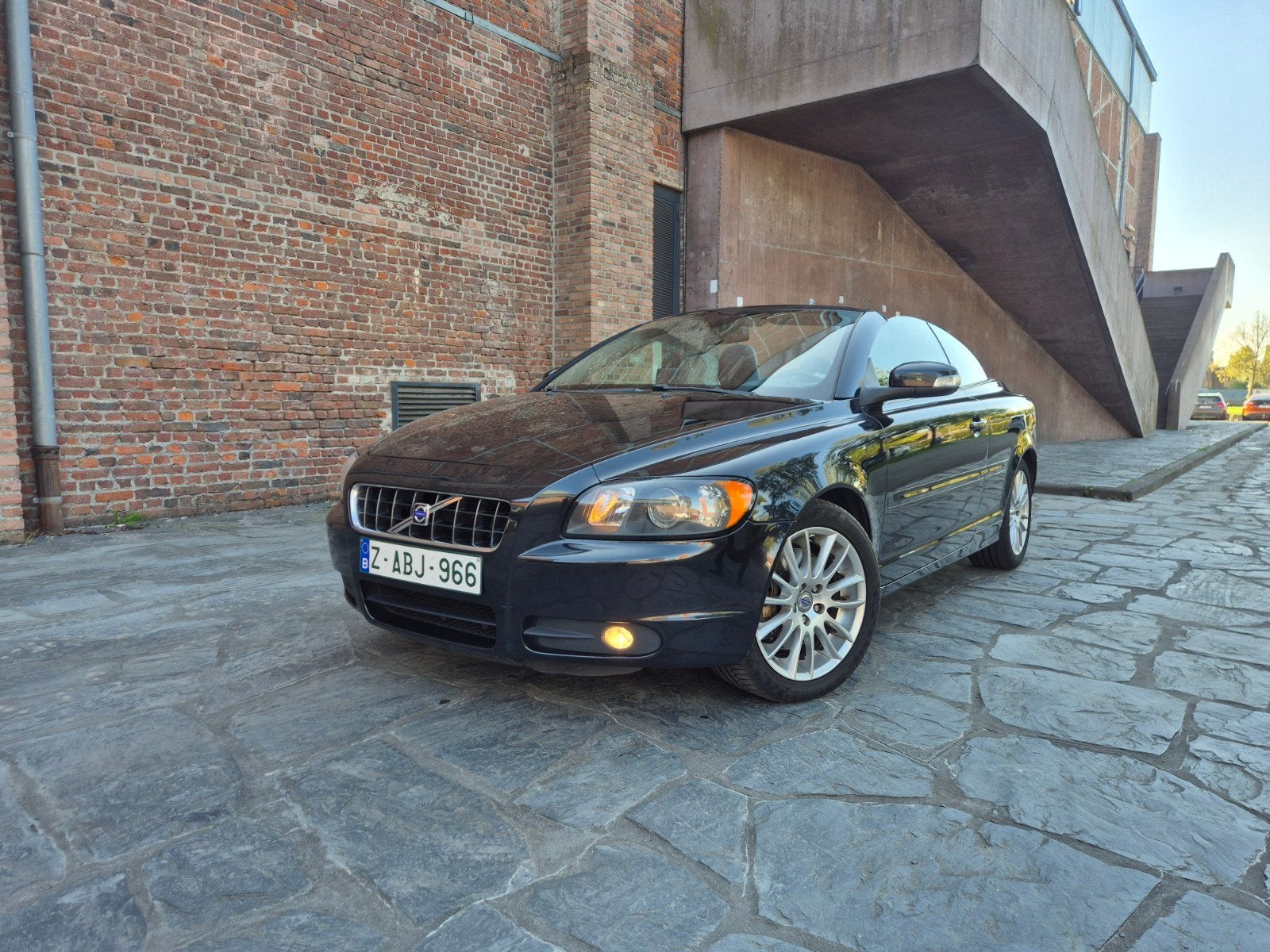 VOLVO C70 2.4 BENZINE  CABRIO TOPSTAAT MOMENTUM( NAVIGATIE), Auto's, Voorwielaandrijving, C70, Zwart, 4 cilinders
