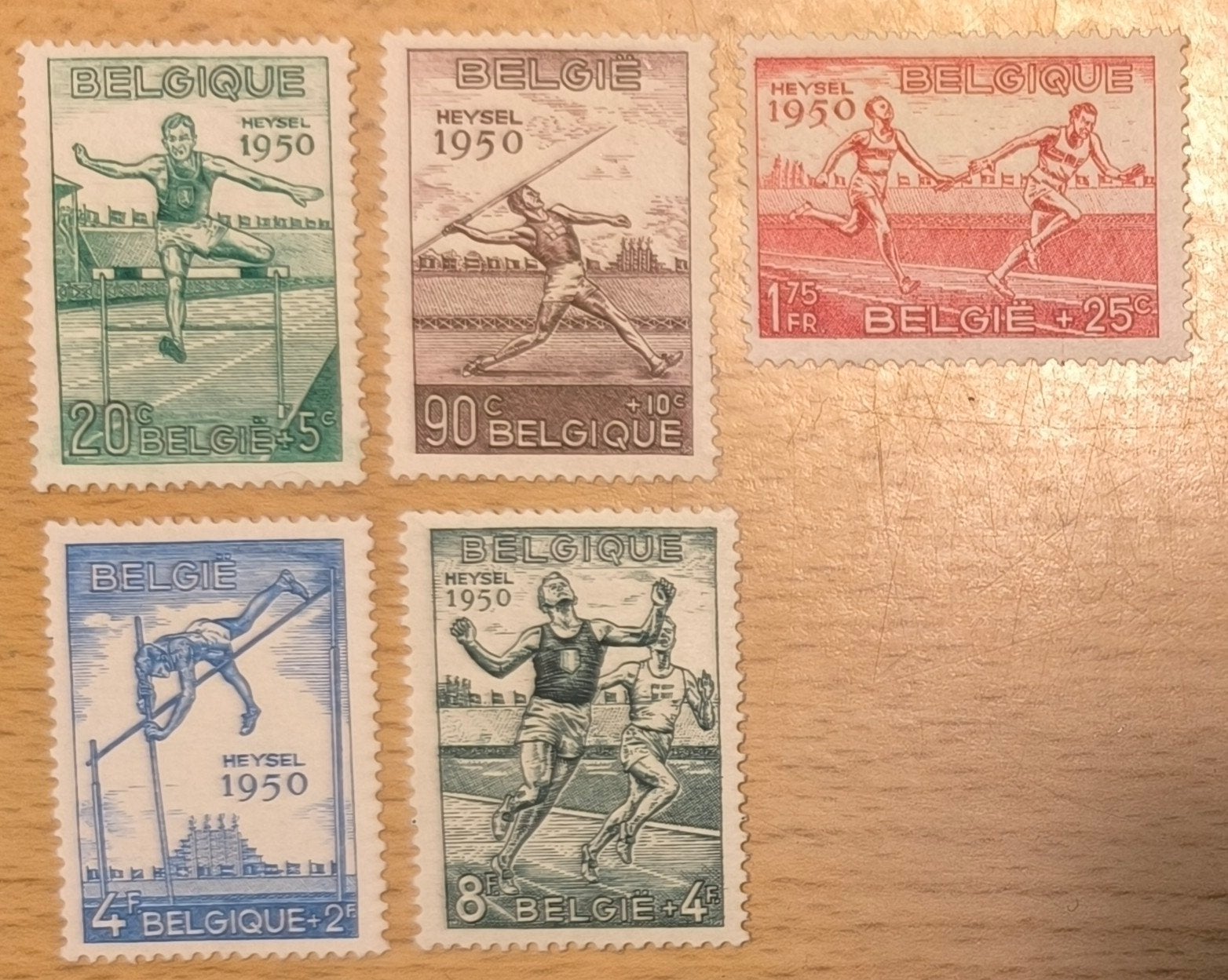 numéros 827-831**, Neuf, Enlèvement ou Envoi, Non oblitéré, Gomme originale