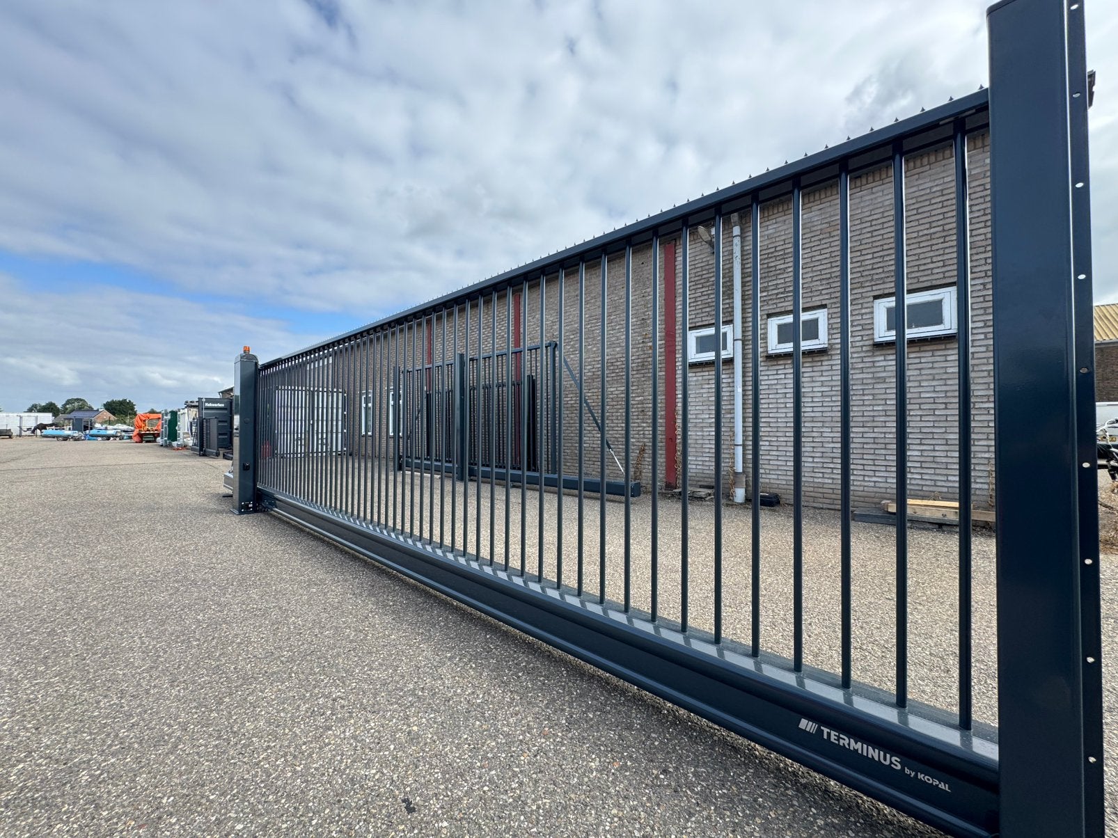 Automatische nieuwe schuifpoort, Tuin en Terras, Tuinhekken en Hekwerk, Ophalen, Zo goed als nieuw