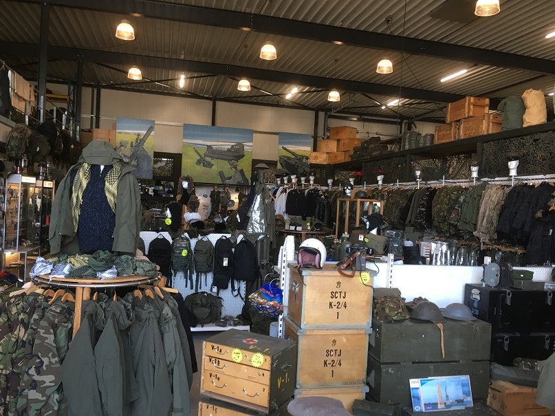 WW2 US re-enactment kleding en meer ! Legerstock 1000 m 2, Ophalen of Verzenden, Landmacht, Overige typen