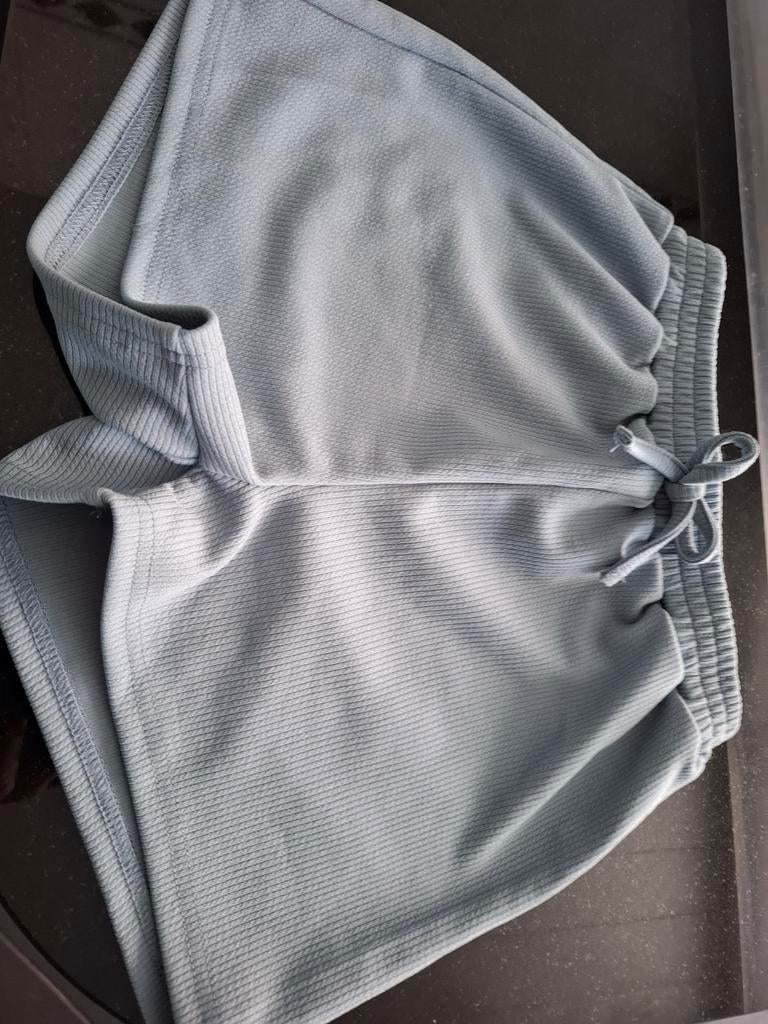 Zeer mooie heel lichte meisjes short maat 9 jaar, Kinderen en Baby's, Kinderkleding | Maat 134, Ophalen