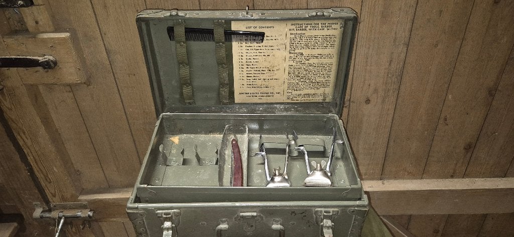 1945 dated US WW2 Kit Barber M-1944, Ophalen of Verzenden, Landmacht, Overige typen