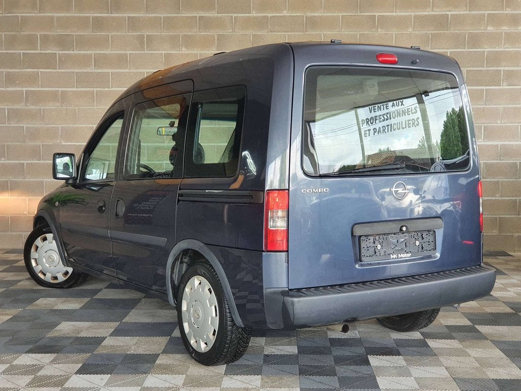 Opel Combo 1.4 ESSENCE 90CV - 1ER MAIN - FULL CARNET - C, Auto's, Voorwielaandrijving, Stof, Gebruikt, Overige modellen