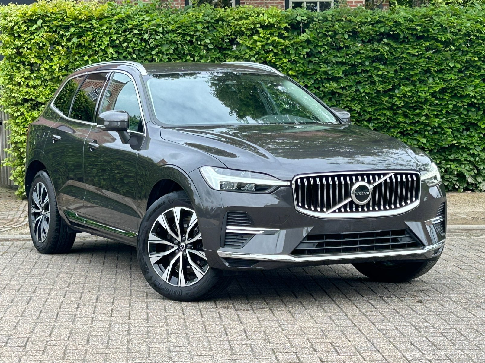 VOLVO XC60 B4 mild hybrid/platinium grey/autobpilot/leder.., Auto's, Dealer onderhouden, 4 cilinders, 1969 cc, Leder