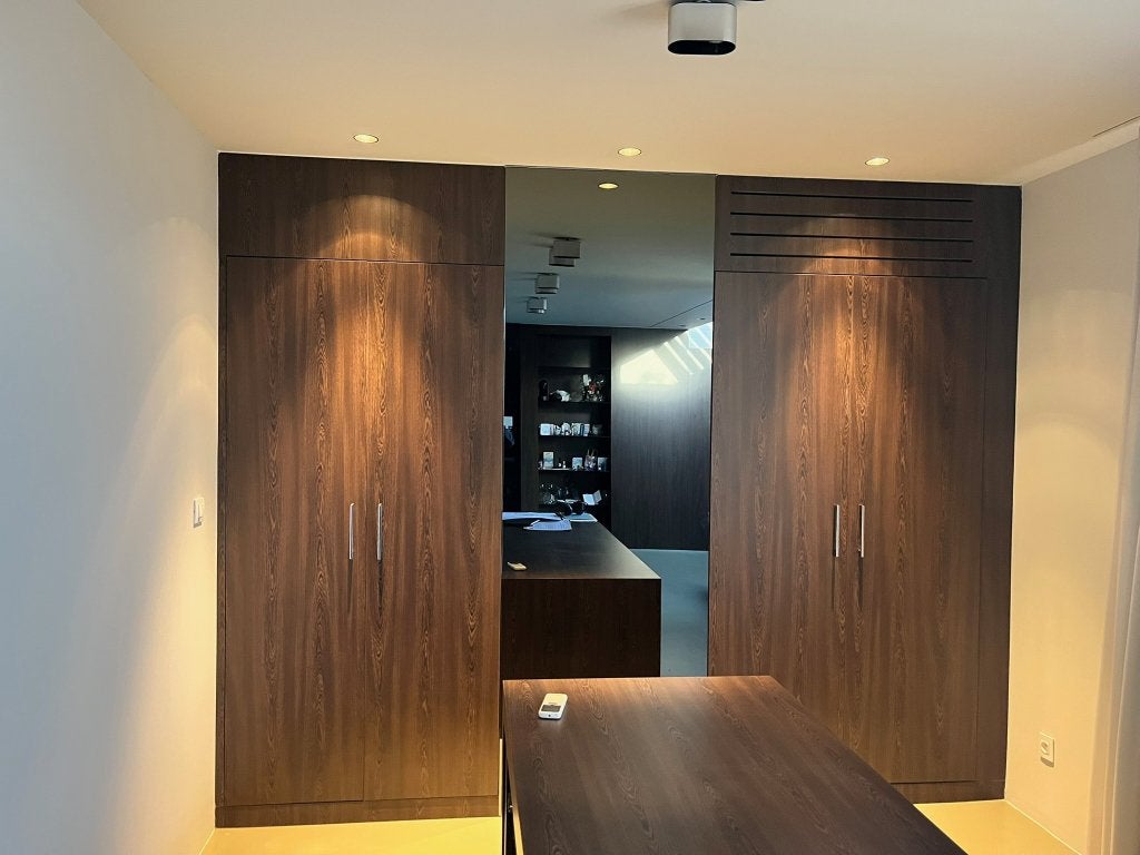 Grand miroir sur cadre en bois, Maison & Meubles, Comme neuf, Enlèvement, 200 cm ou plus, Rectangulaire