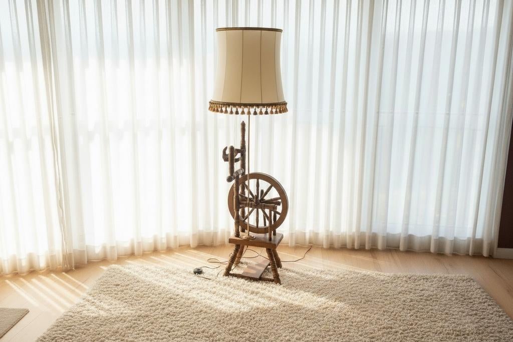 Lampadaire vintage authentique avec rouet — Designs uniques, Enlèvement ou Envoi