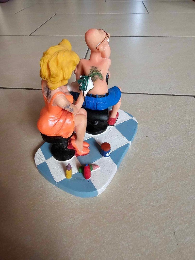 dit beeldje verkeerd in prima staat tatoeéerder figuur sculp, Ophalen, Zo goed als nieuw, Mens