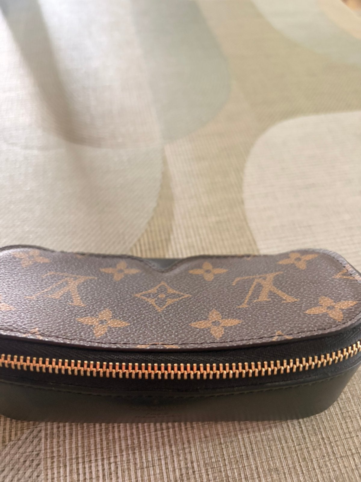 Louis viuttion brildoos, Handtassen en Accessoires, Zonnebrillen en Brillen | Dames, Ophalen of Verzenden, Zo goed als nieuw