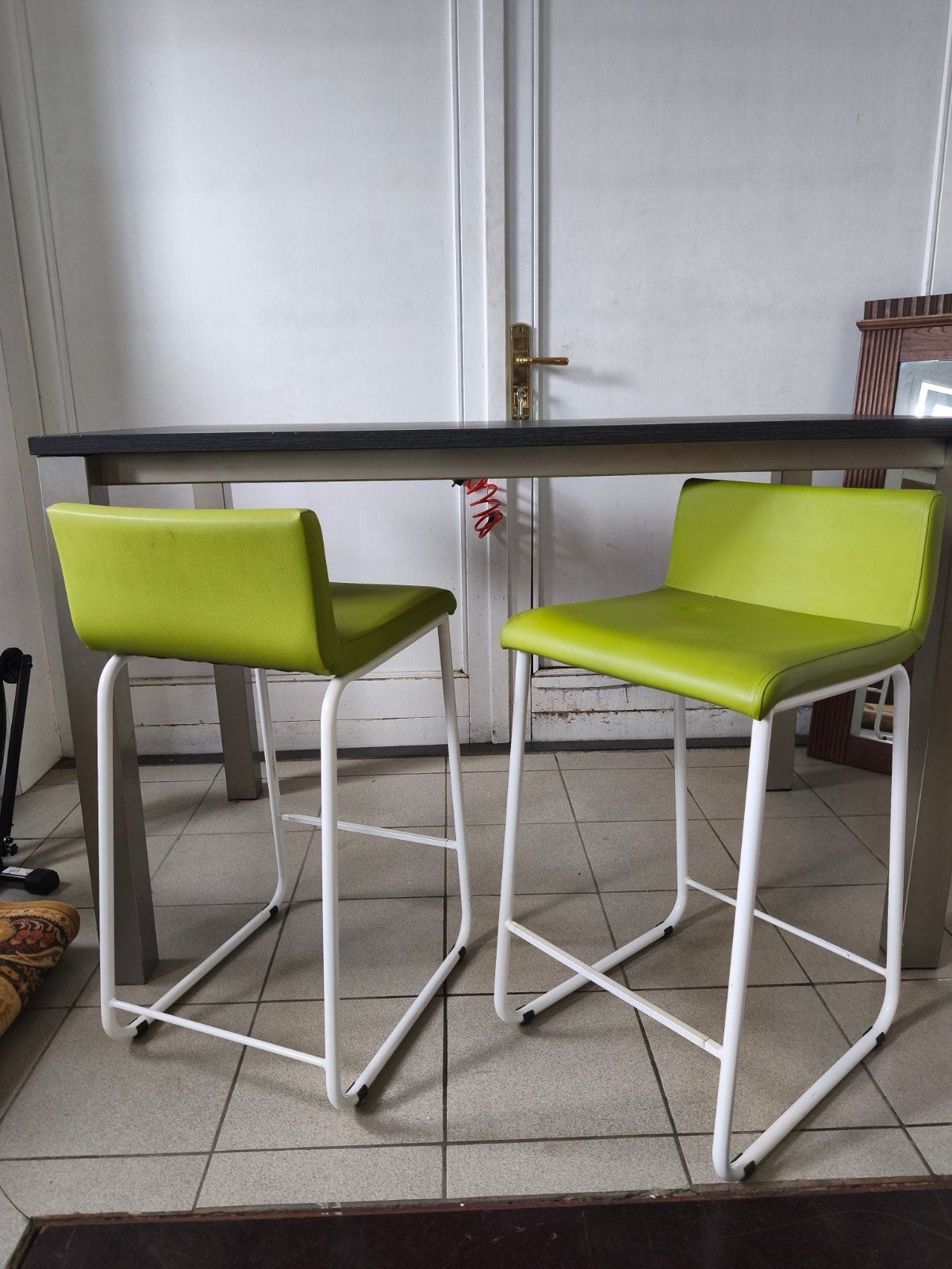 Barkrukken en tafel, Ophalen, Metaal