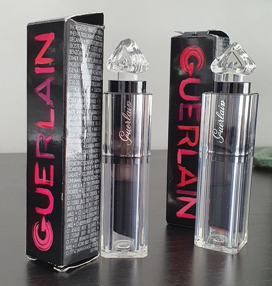 GUERLAIN - La Petite Robe Noire, 2 rouges à lèvres neufs, Enlèvement, Neuf, Lèvres, Maquillage