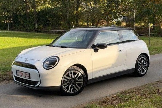 MINI Cooper E volledig elektrisch.  Slechts 4300 km!, Auto's, 4 zetels, 135 kW, Leder en Stof, Wit